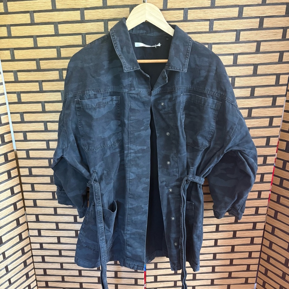 Summum Camo Jacket Size Small‎